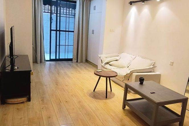 Nice yard 1Br/1Lr/1Bt apt nr Changping rd,M7
