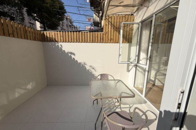 Nice outdoor yard,Good sunlight, Nr Suzhou Creek & Line 2/3/4 Zhongshan Park