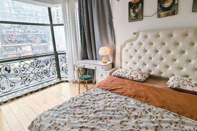 Spacious 2Brs/2Lrs/1Bt apt nr Changshou rd,M7/13