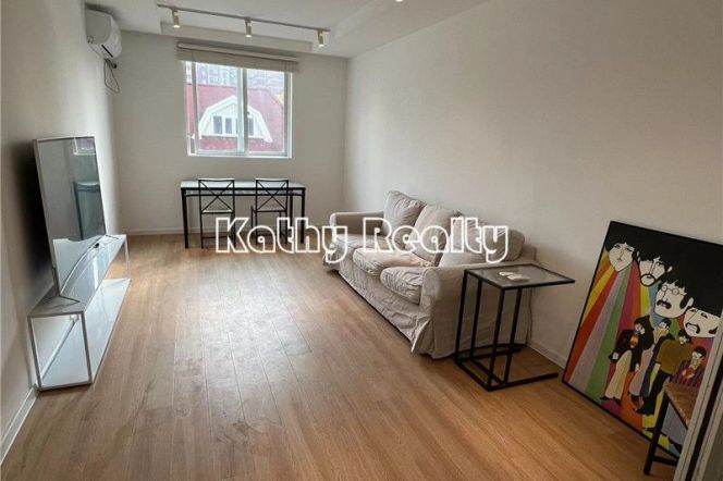 Loads of lights 1BR APT Changle Rd Jing’an Temple 7.9k