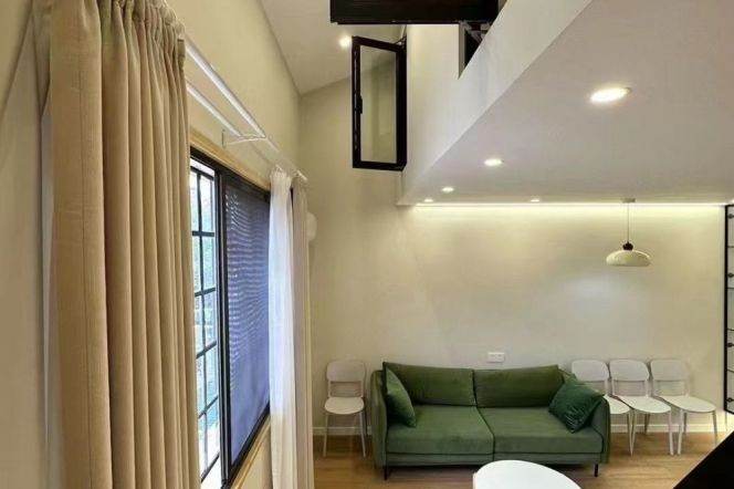 Duplex 1br old house nr Jing'an Temple   L2/7/14     