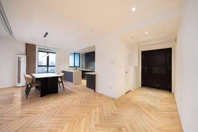 Spacious 3Beds in Xuhui with Corner Balcony. Huge Kitchen / Smart Appliances / Dedicated Parking 