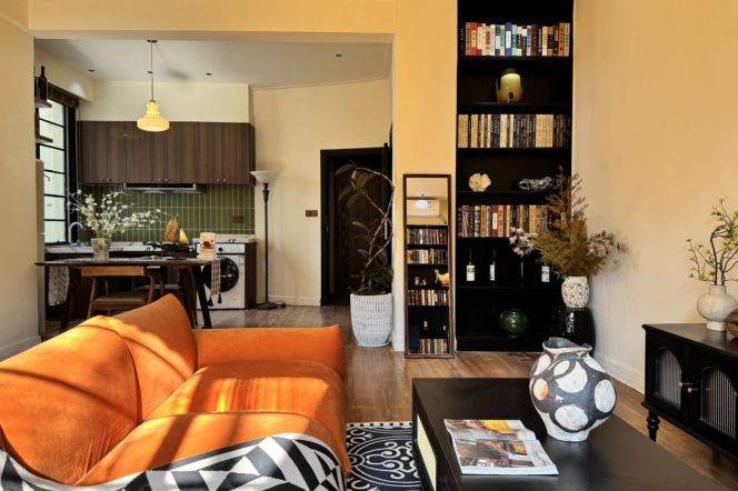 Spacaious & Historic 1Br +High ceiling +Elvator |South Shanxi rd & Iapm | 2nd floor | Great sunshine