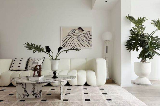 19800 for a Modern Retro 2Beds in Xinhua Road. floor Heating/ Kitchen Island / Dual Balconies