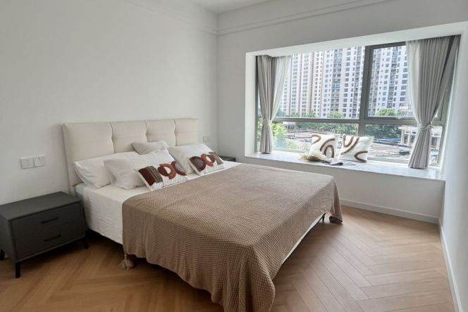 Changping Rd metro/2br2bt/central AC/floor heat/oven/free club/tennis court/pool