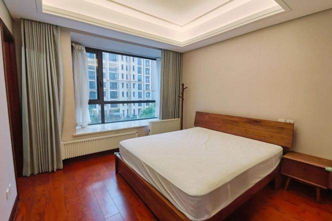 Good layout 3 br in quiet place near ZhangJiang + Century Park  . L 7 JinXiu rd st
