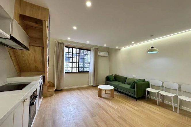 Duplex 1br old house nr Jing'an Temple   L2/7/14     