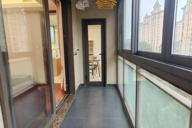 Good layout 3 br in quiet place near ZhangJiang + Century Park  . L 7 JinXiu rd st