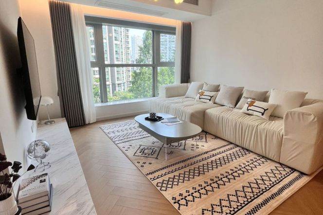 Changping Rd metro/2br2bt/central AC/floor heat/oven/free club/tennis court/pool