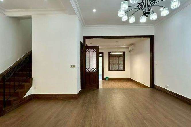 Spacious whole house 5BR Huaihai Rd 48k