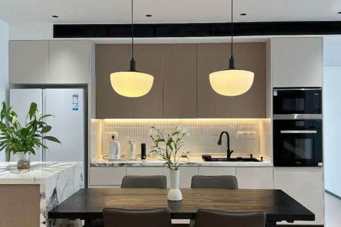  Grab This Spacious Flat with Heating in Lujiabang/Line 8.9.10