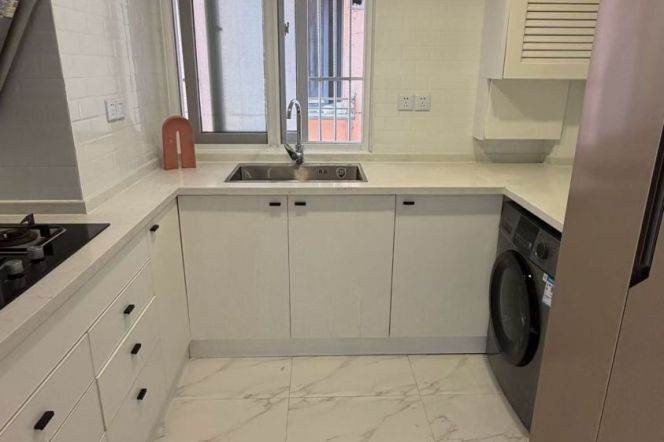 Modern 1br/90sqm &elevator @Changping Rd & Line 7