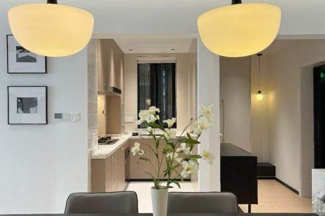  Grab This Spacious Flat with Heating in Lujiabang/Line 8.9.10