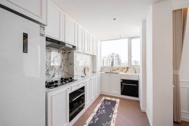 modern 4brs floor heating modern furniture nice view in Xujiahui line 1,9,11 only 36K