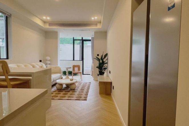 Homey 1br with yard in Xuhui    L1/9/10/12