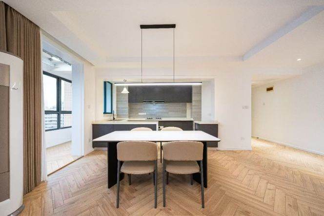 Spacious 3Beds in Xuhui with Corner Balcony. Huge Kitchen / Smart Appliances / Dedicated Parking 