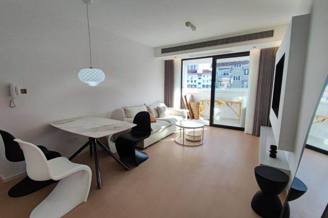 Gubei 2 bright and sunshine cozy 2br plus outside balcony