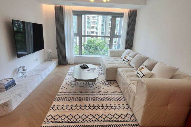 Changping Rd metro/2br2bt/central AC/floor heat/oven/free club/tennis court/pool
