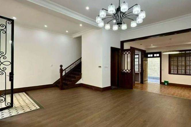 Spacious whole house 5BR Huaihai Rd 48k