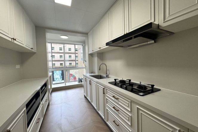 modern 3brs floor heating modern furniture near line 2,3,4 only 33K