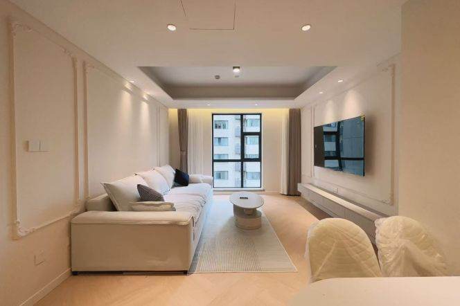  Renovated 1Bed on Xietu Road, Xuhui. Central AC/Flexible Layout / Steps from Subway
