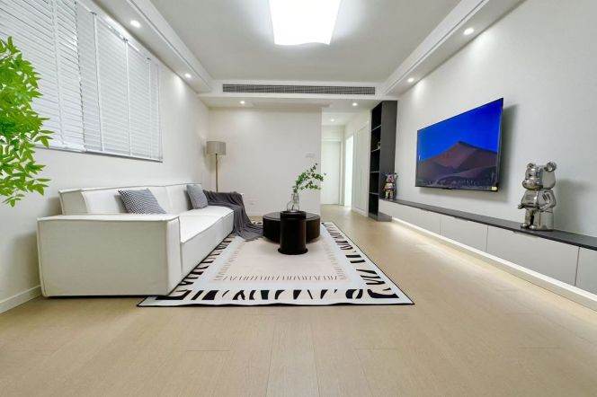 Putuo 2beds /Dual South-facing Masters / Central AC /13k for a Fully renovated 