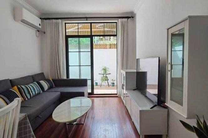  Cozy 1br old apt with Yard nr Jing'an Temple  