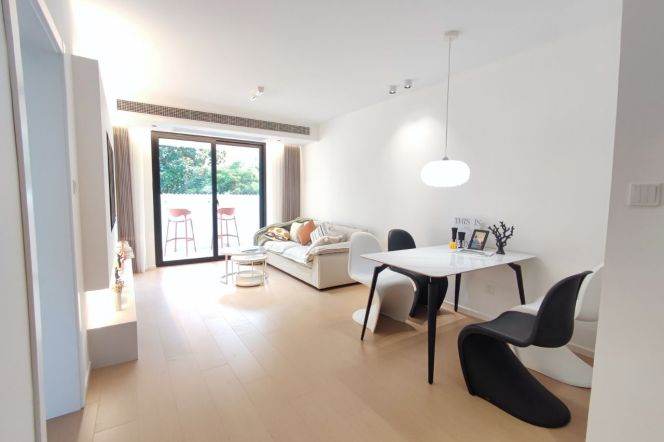 Cozy bright 2brs 2lrs Balcony Nr L15 yaohong rd sta 