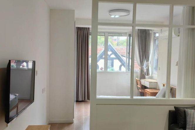 Bight & Cozy 1 br on XinHua Rd .easy to L 10/11 JiaoTong University st.