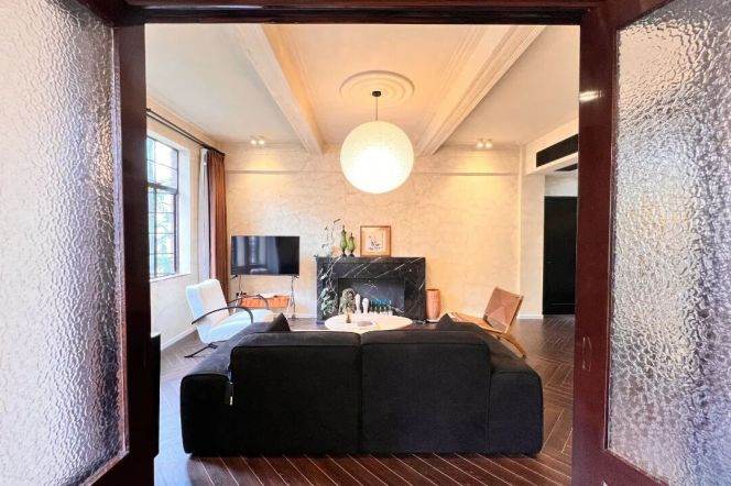 Old decent house in west Nanjing Road