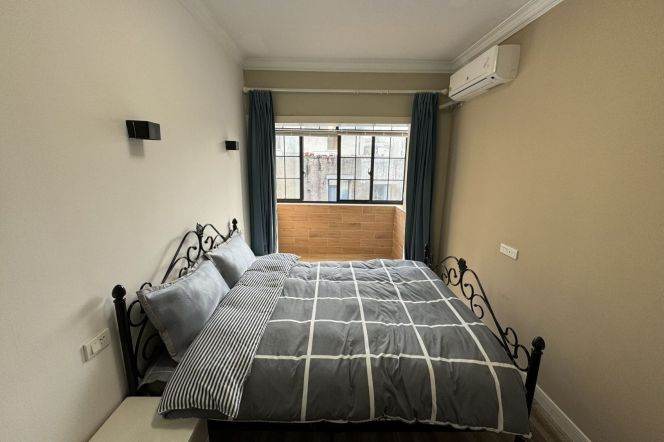 Cozy 1br with wall heating near Line 10/11 Jiaotong University St.