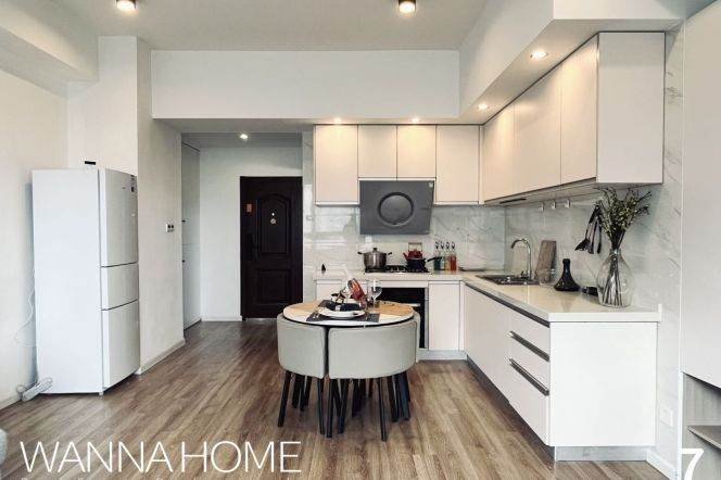 Luxury Building/Jiangsu Rd/Elevator/Huge Living+Dining/Large Storages/Heater/Cozy1br