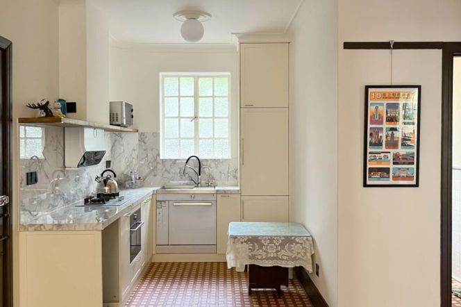 Classic Charm on West Jianguo Road | 2BR Old Apt w/Big Balcony