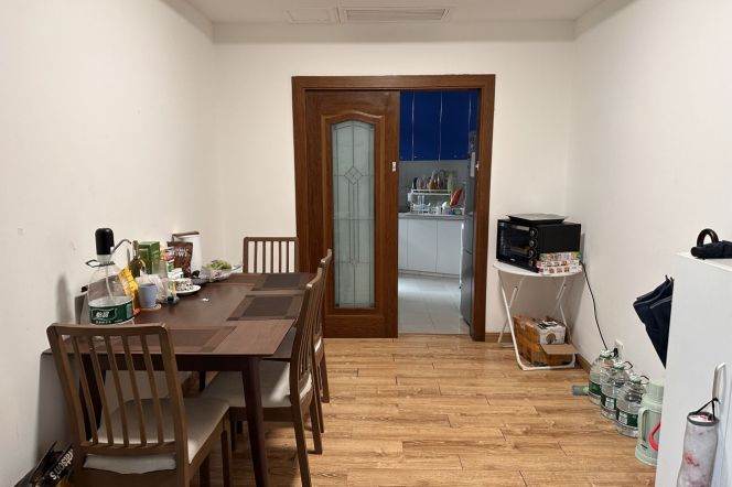 Sunny & Super Spacious 3 Bed 2 Bath Apt on the Border of Putuo and Jing'an