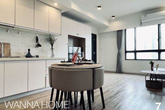 Luxury Building/Jiangsu Rd/Elevator/Huge Living+Dining/Large Storages/Heater/Cozy1br