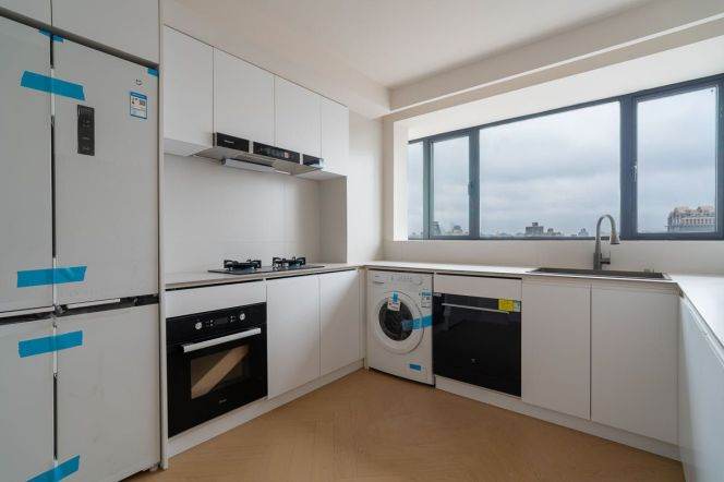 Modern 3brs with floor heating belong to Jing an temple area