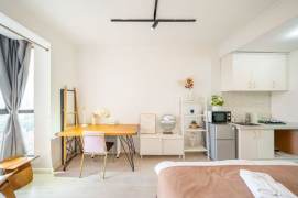 Spacious Designer Studio at Paris Fashion | High-Floor with Projector & Prime City Access