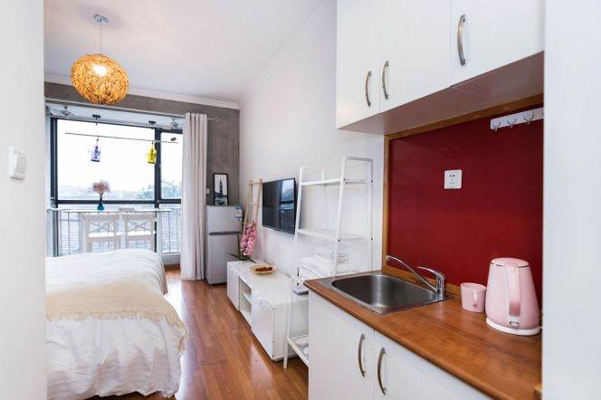 Designer Industrial-Chic Studio | Prime Jing'an Location | High-Floor with City Views