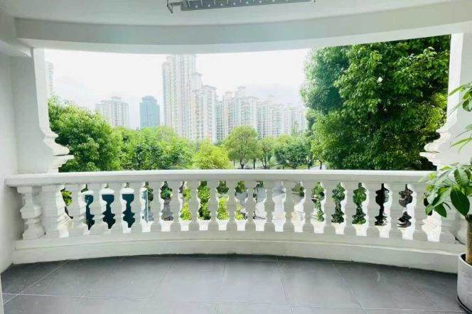 2 Brs, 2 Baths with Balconies/Floor Heating/Central ac/Oven, 140 sqm @ Wuning metro L13