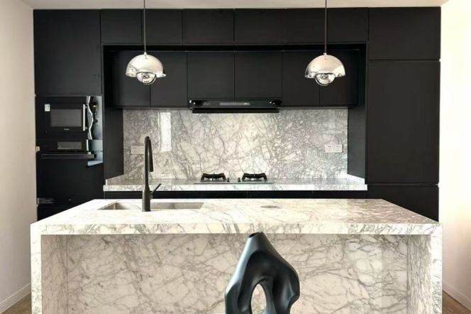 Modern 3brs with wall raditor in Zhong Shan park