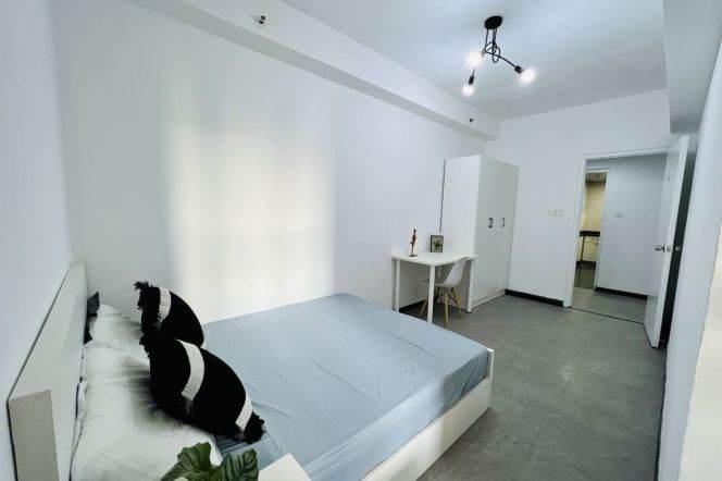 Big room near Hanzhong rd,close to ECNU,with international roommates 