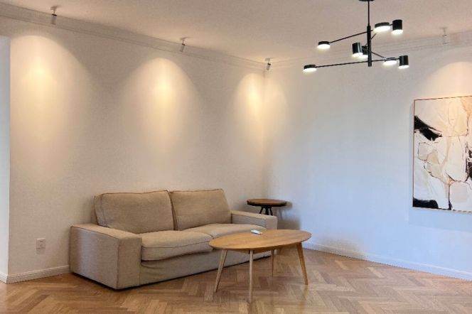 Spacious 3Brs/2Lrs/2Bts apt nr West nanjing rd,M2/12/13