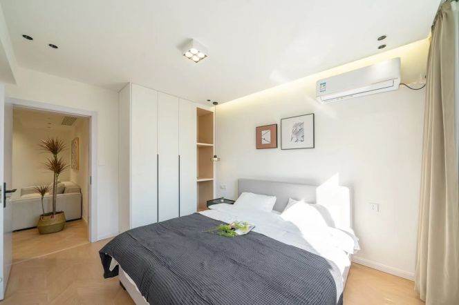 caobao rd elevator 2BR/big living room@L1/12