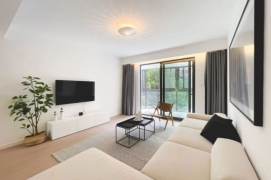 Modern 3brs with balcony and floor heating nearby west nan jing road CBD