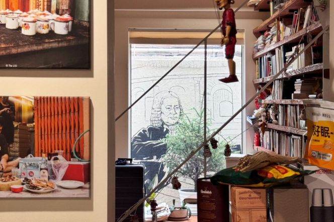 Entire building @Jing'an Temple and West Nanjing Road St.