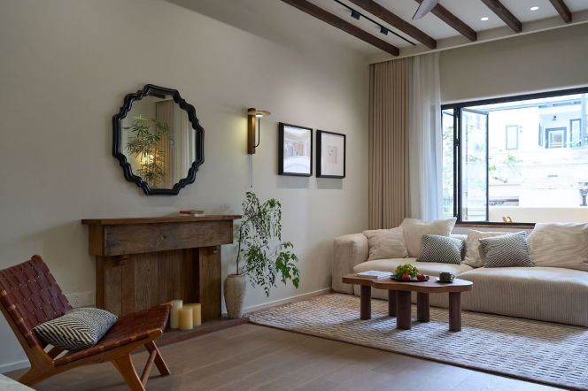 Historical Building 3+1 bedrooms with Balcony @Jing'an Temple,West Nanjing Road