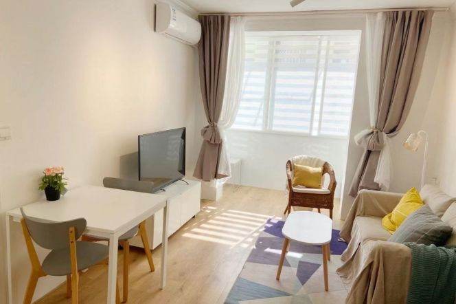 Cozy 1br elevator /  Spacious / Bright / Modern/ Quiet 