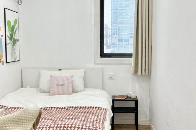Cozy room near West Nanjing rd, budget friendly, close to SISU, available now