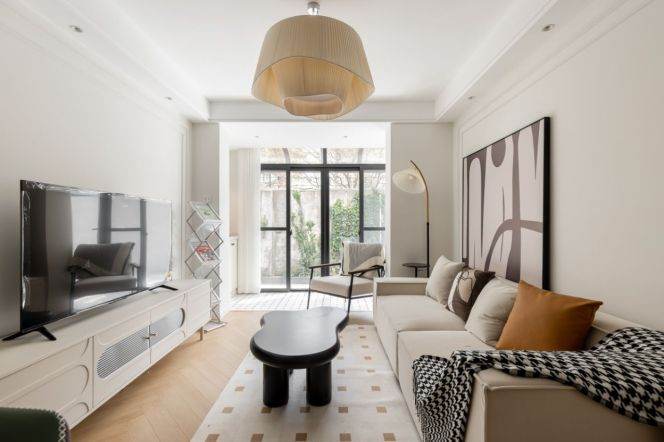 3 Brs, 2 Baths with Garden/Floor Heating/Central ac, 150 sqm @ South Shaaxi metro L10