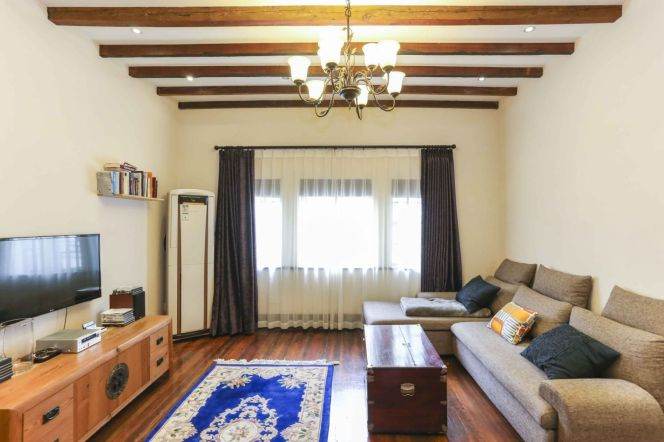  Stylish 1br old house + Terrace nr Jing'an Temple    M1/7/10   